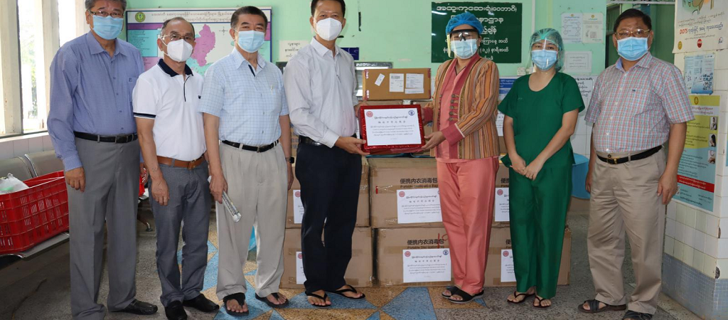 缅甸中华总商会向仰光维巴基专科医院（Waibargi Specialist Hospital）和South Okkalapa Hospital捐赠疫情防控物资