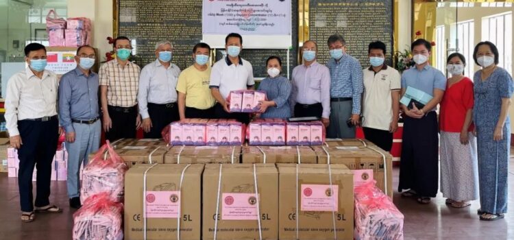 缅甸中华总商会、仰光华助中心向仰光多家诊所捐赠抗疫物资